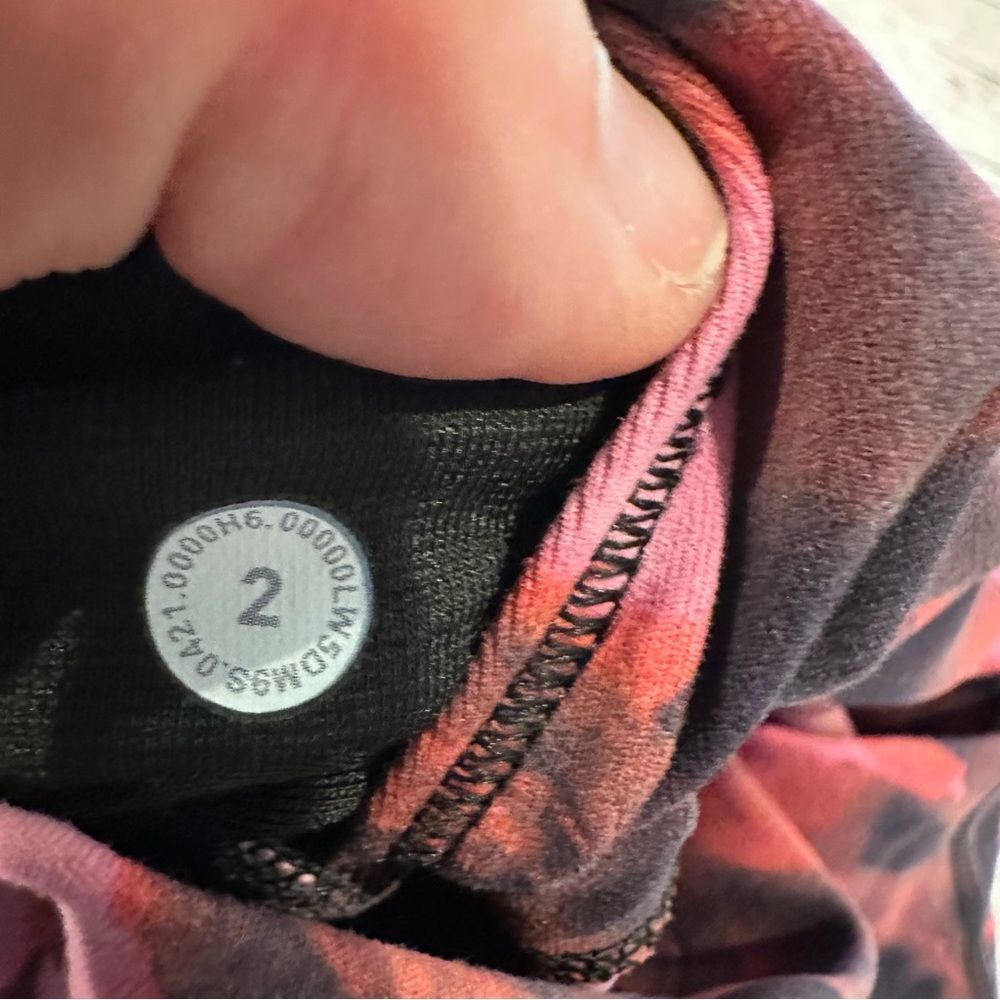 NWT Lululemon Align High Rise 28” Leggings in Graphic Pink & Black Print Size 2 - Picture 8 of 8